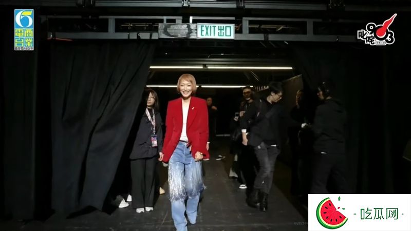 叱吒2024｜叱吒903商业电台主办《2024年度叱吒乐坛流行榜颁奖典礼》于昨日（1日）晚上7时假亚洲国际博览馆ARENA举行，今届“叱吒乐坛流行榜颁奖典礼”于…